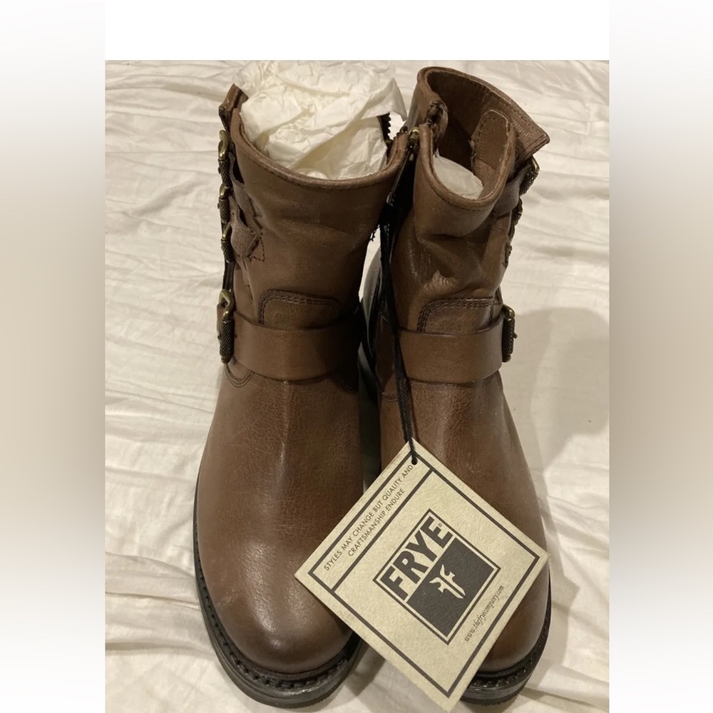 BNIB Frye Veronica Strap Zip Short Ankle Biker Boots in Chocolate Size 6M NIB